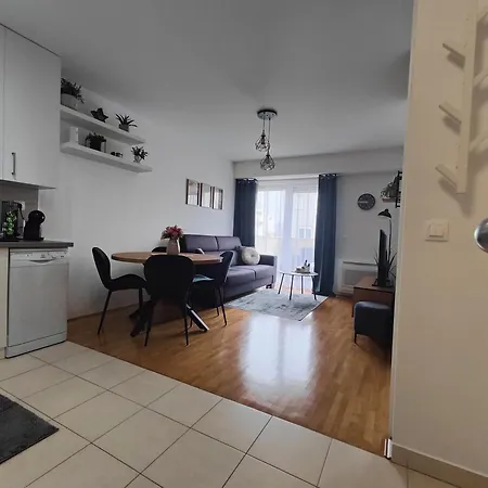 Musulin With Balcony And Garage * 자다르