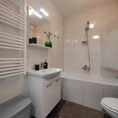 Musulin With Balcony And Garage 아파트
