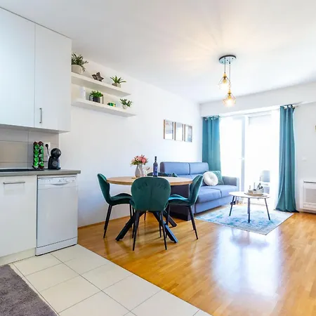 Musulin With Balcony And Garage 아파트 *