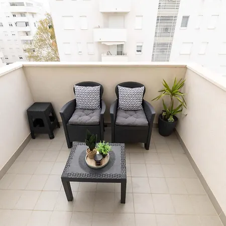 Musulin With Balcony And Garage Apartamento
