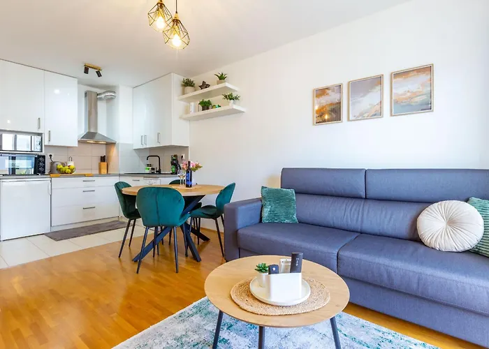 Musulin With Balcony And Garage Lägenhet