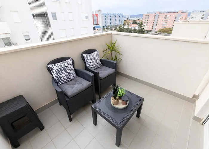 Musulin With Balcony And Garage * Zadar