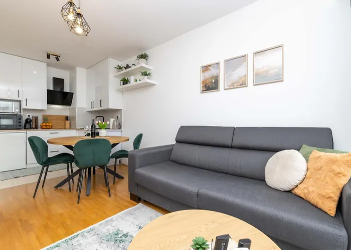 Musulin With Balcony And Garage Apartamento