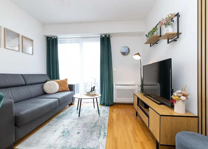 Musulin With Balcony And Garage Apartamento