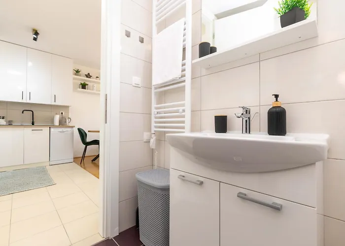 Musulin With Balcony And Garage Apartamento Zadar
