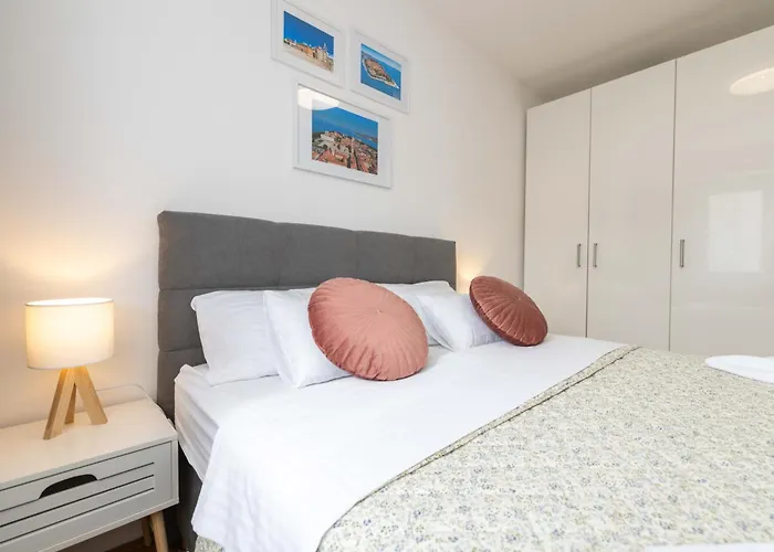 Musulin With Balcony And Garage Apartamento Zadar