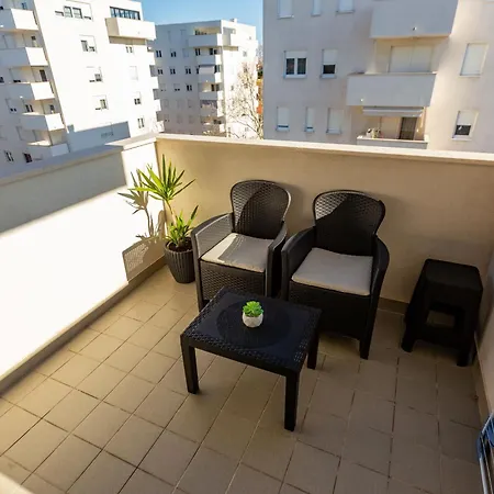 Musulin With Balcony And Garage Ζαντάρ