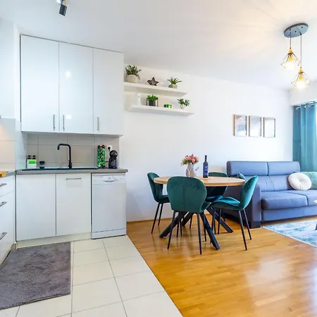 Musulin With Balcony And Garage Appartamento *