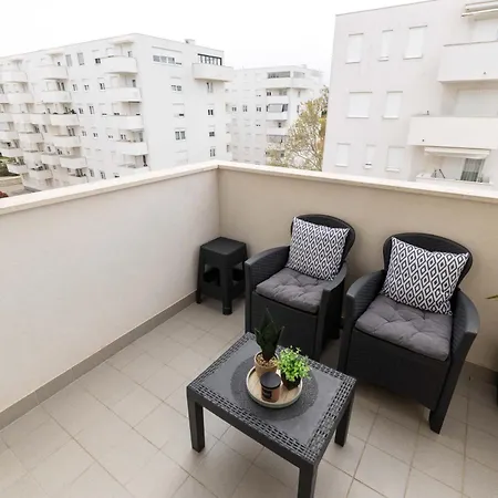 شقة Musulin With Balcony And Garage