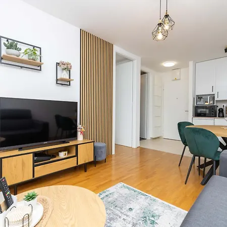 Musulin With Balcony And Garage Appartement *