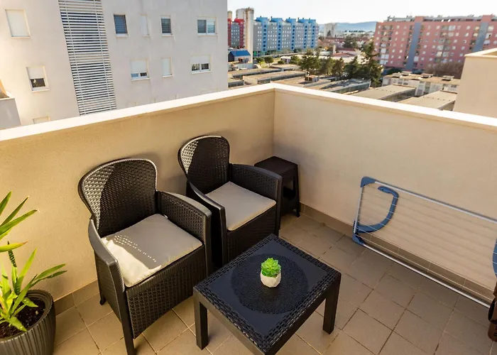 Musulin With Balcony And Garage *