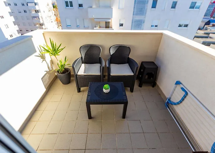 Musulin With Balcony And Garage *