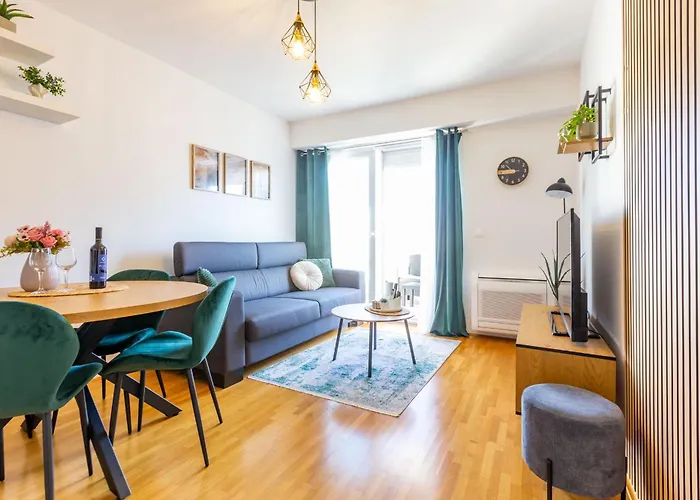 Musulin With Balcony And Garage Ζαντάρ