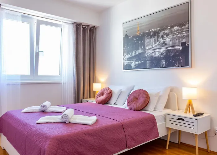 Musulin With Balcony And Garage