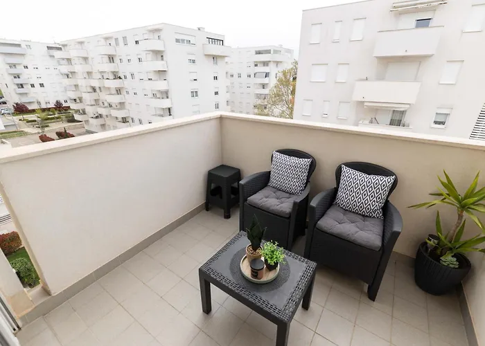 شقة Musulin With Balcony And Garage